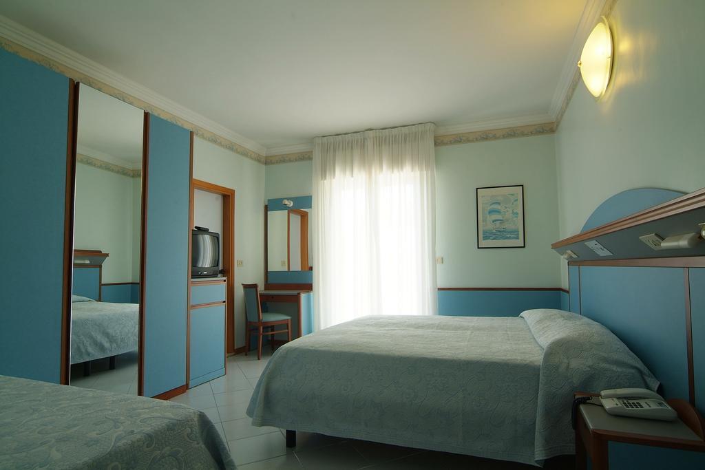 Hotel Arizona Riccione Buitenkant foto