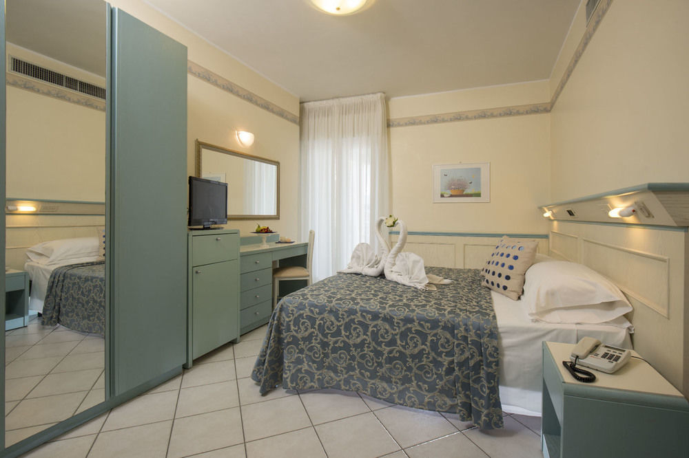 Hotel Arizona Riccione Buitenkant foto